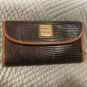 NWT Dooney & Burke wallet - Pebble Grain Continental Clutch